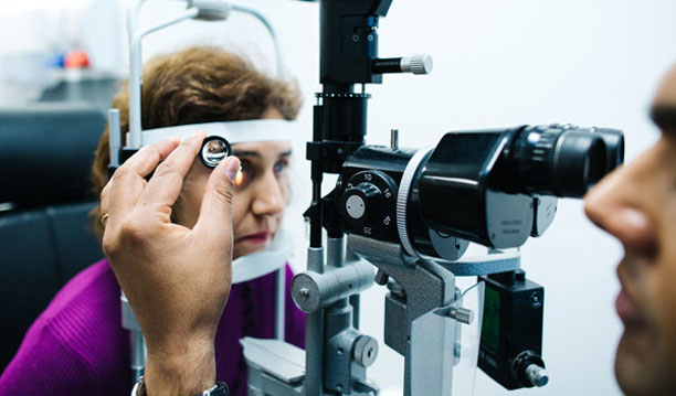 Eye surgeon conducting a Laser Glaucoma colsultation